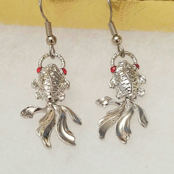 Earrings - Picture 2 of 4